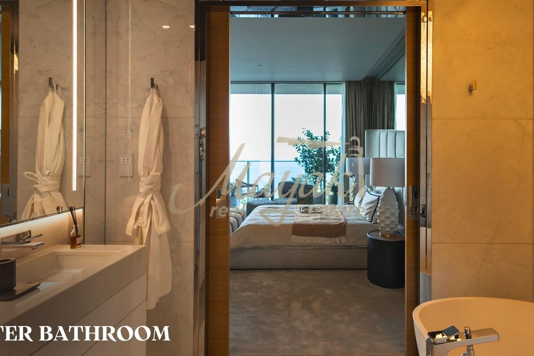 Потрясающая, полностью меблированная 2-комнатная квартира с видом на море, уникальным дизайном и высококачественными материалами.