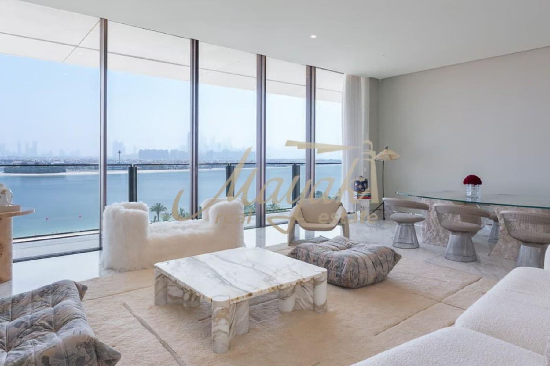 Потрясающая 2-комнатная квартира с двойным видом, уникальным дизайном и высококачественными материалами.