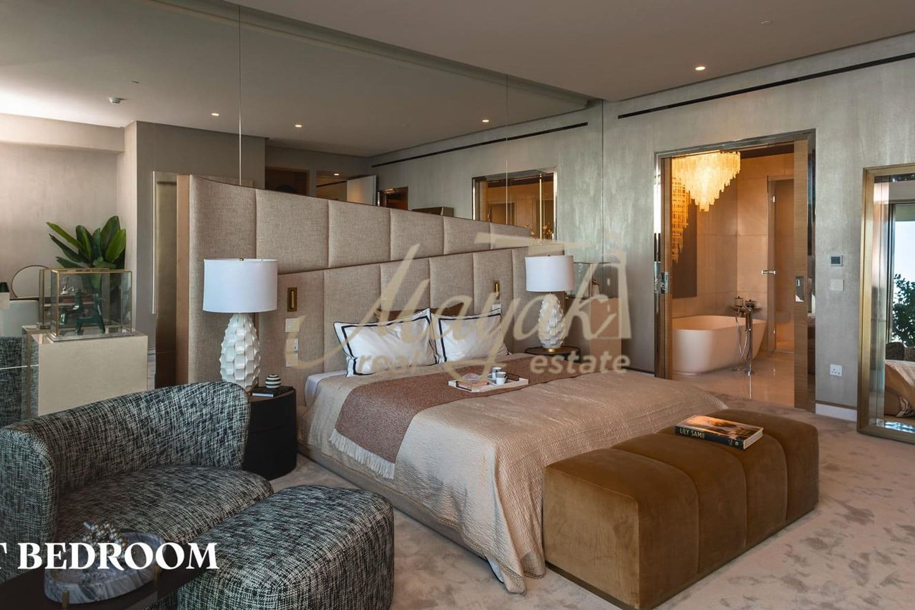 Потрясающая, полностью меблированная 2-комнатная квартира с видом на море, уникальным дизайном и высококачественными материалами.