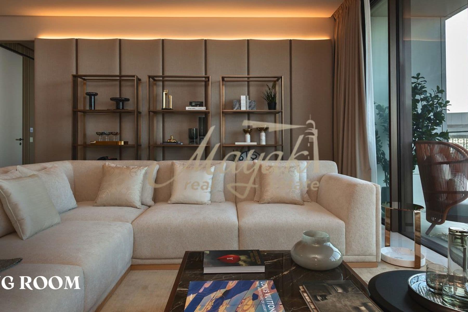 Потрясающая, полностью меблированная 2-комнатная квартира с видом на море, уникальным дизайном и высококачественными материалами.