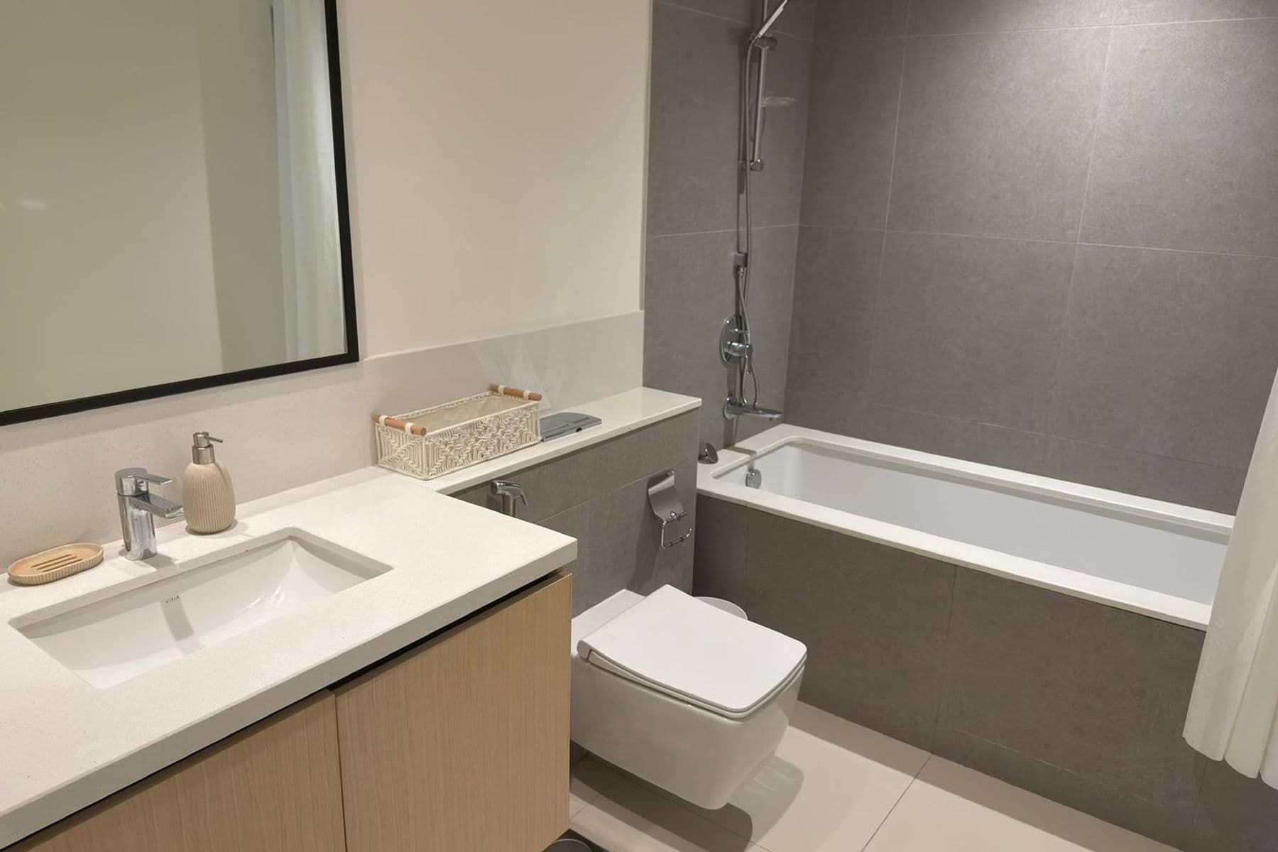 Апартаменты «Бурдж Краун» в центре города, 3 спальни + комната для прислуги.