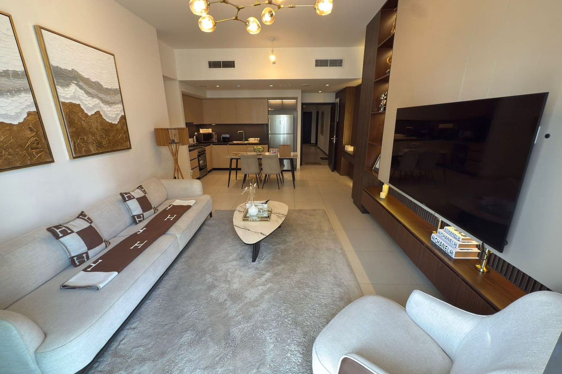 Апартаменты «Бурдж Краун» в центре города, 3 спальни + комната для прислуги.