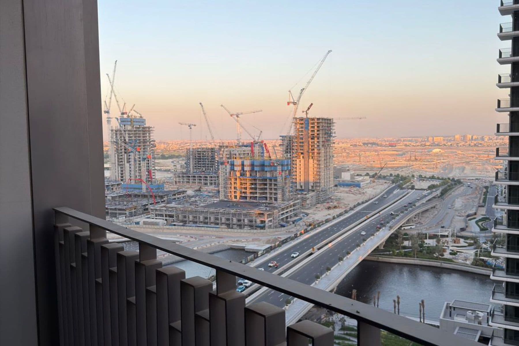 Creek Gate tower 2bedroom canal view