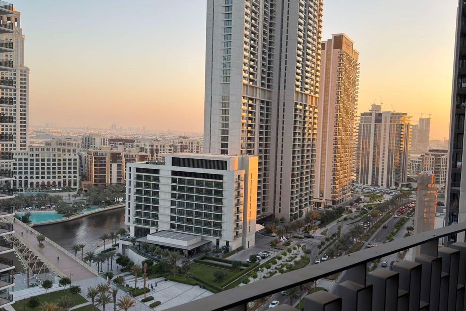 Creek Gate tower 2bedroom canal view