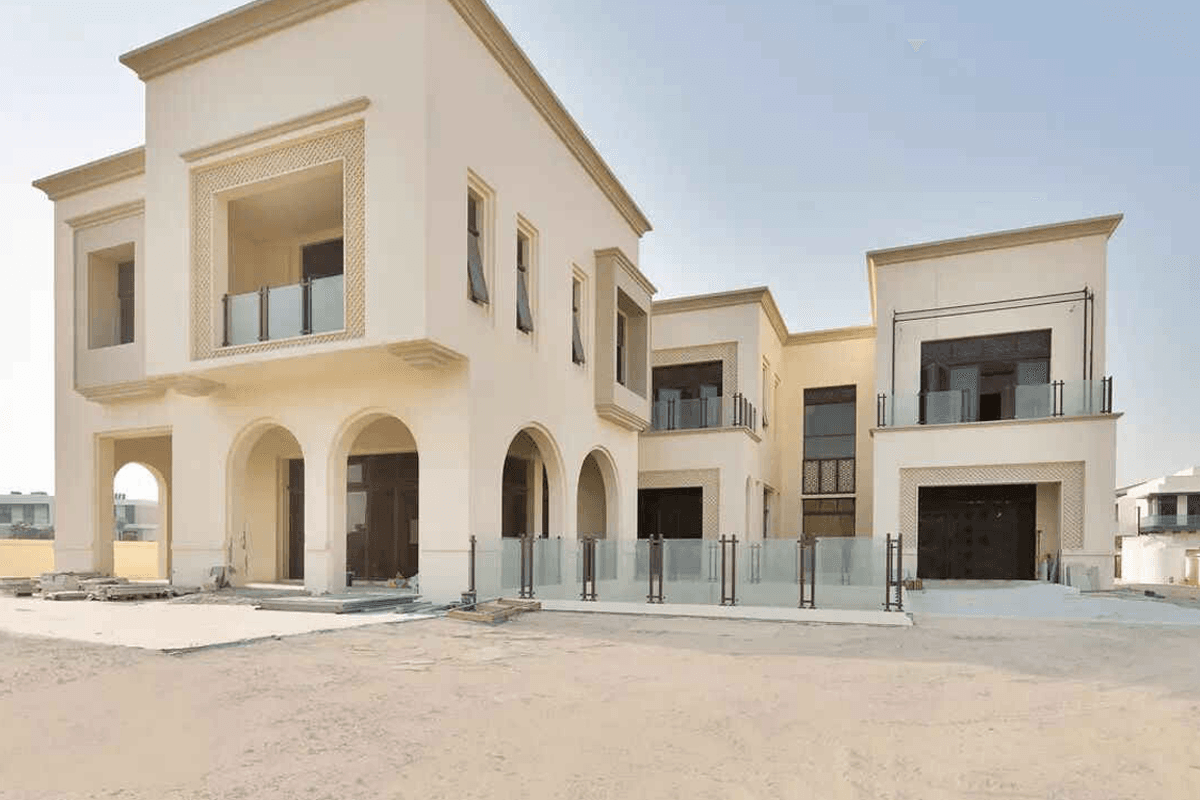 Роскошный классический особняк с 7 спальнями | Цокольный этаж + терраса на крыше