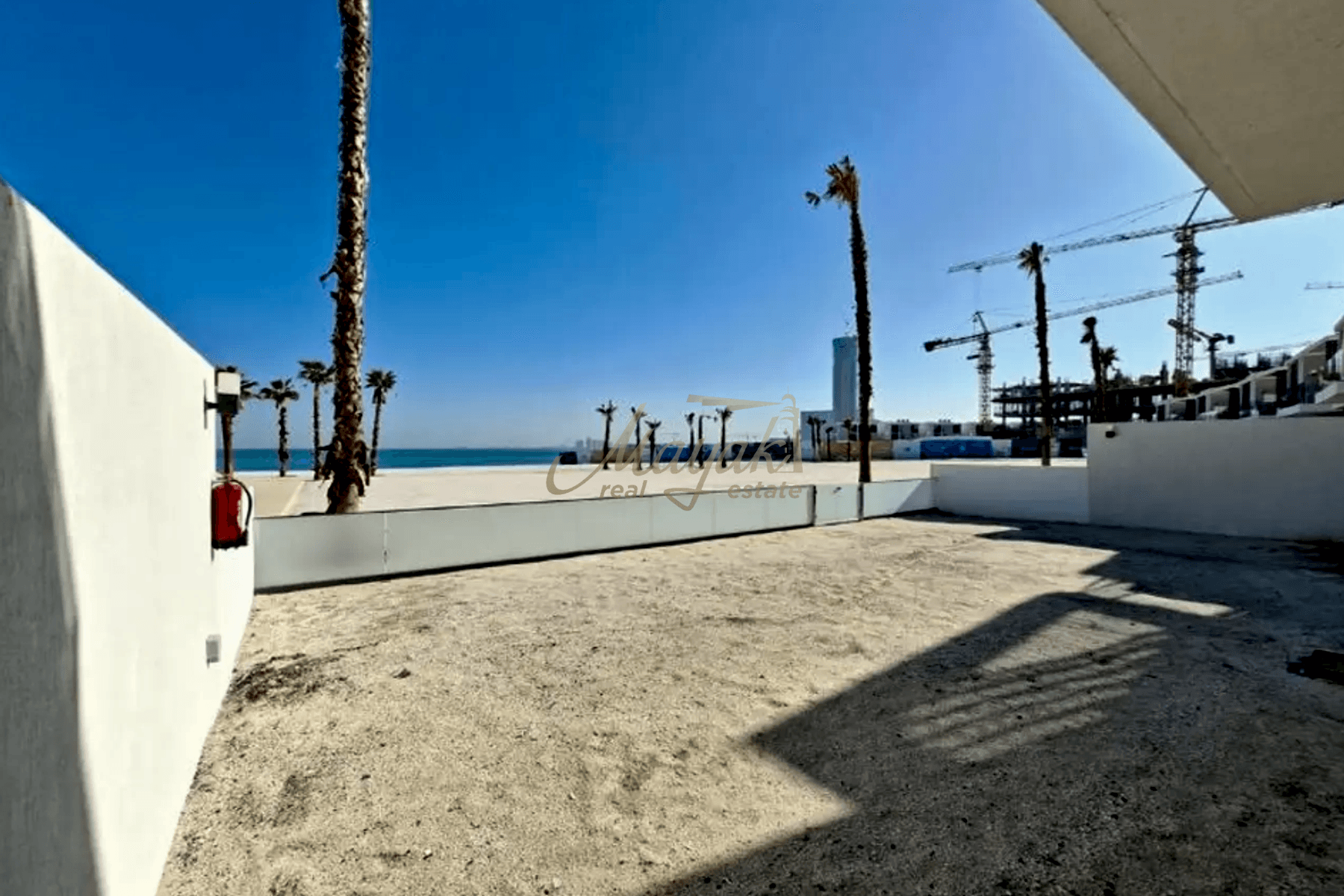 Продается вилла с 4 спальнями на берегу моря | Превосходное расположение на острове Аль-Марджан