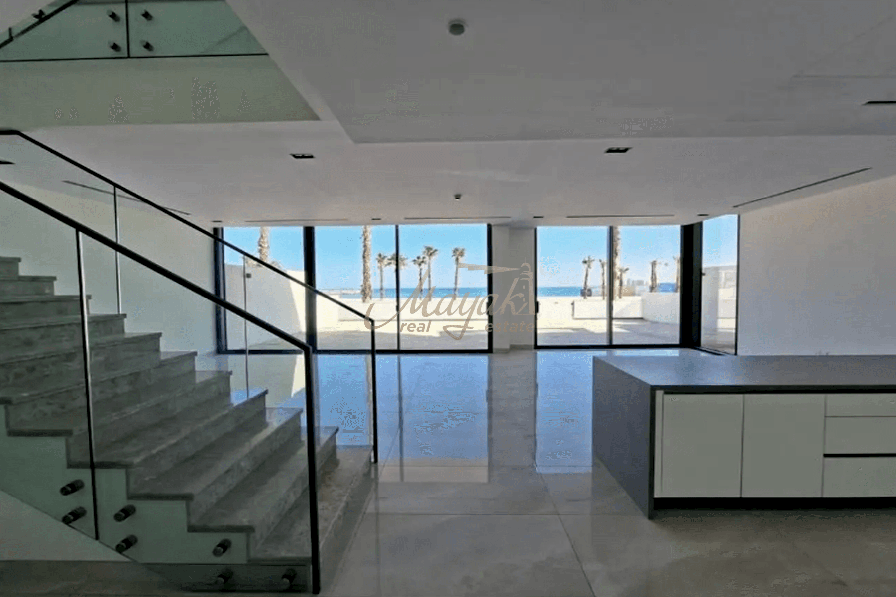 Продается вилла с 4 спальнями на берегу моря | Превосходное расположение на острове Аль-Марджан