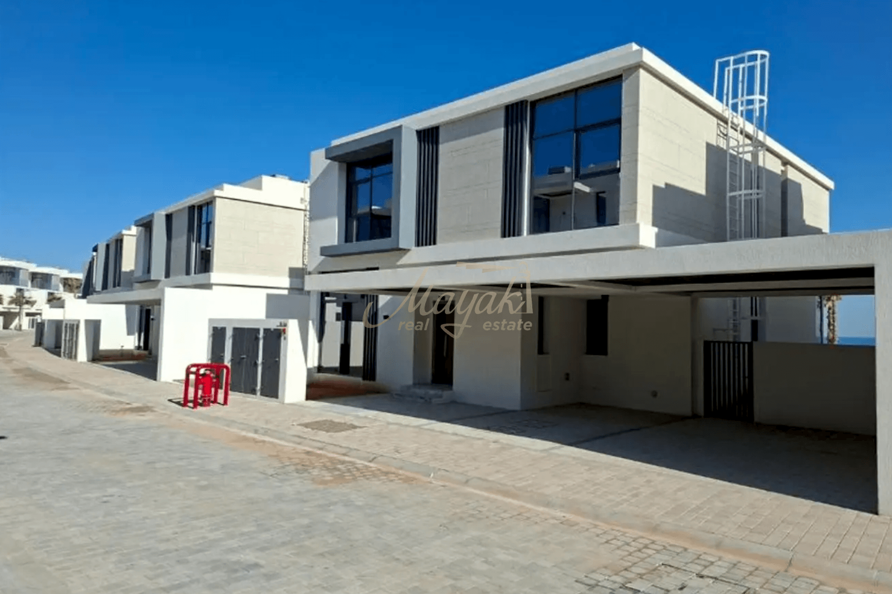 Продается вилла с 4 спальнями на берегу моря | Превосходное расположение на острове Аль-Марджан