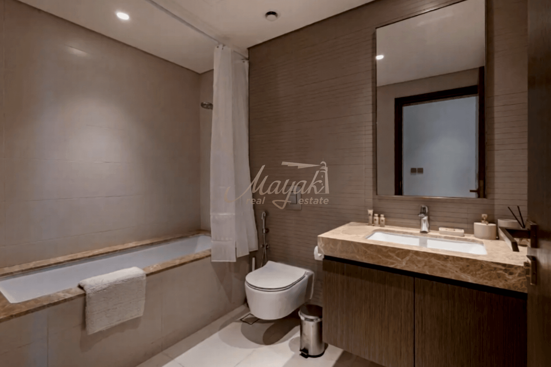 2BR Luxury Apartment | Palm View | Emaar Beachfront