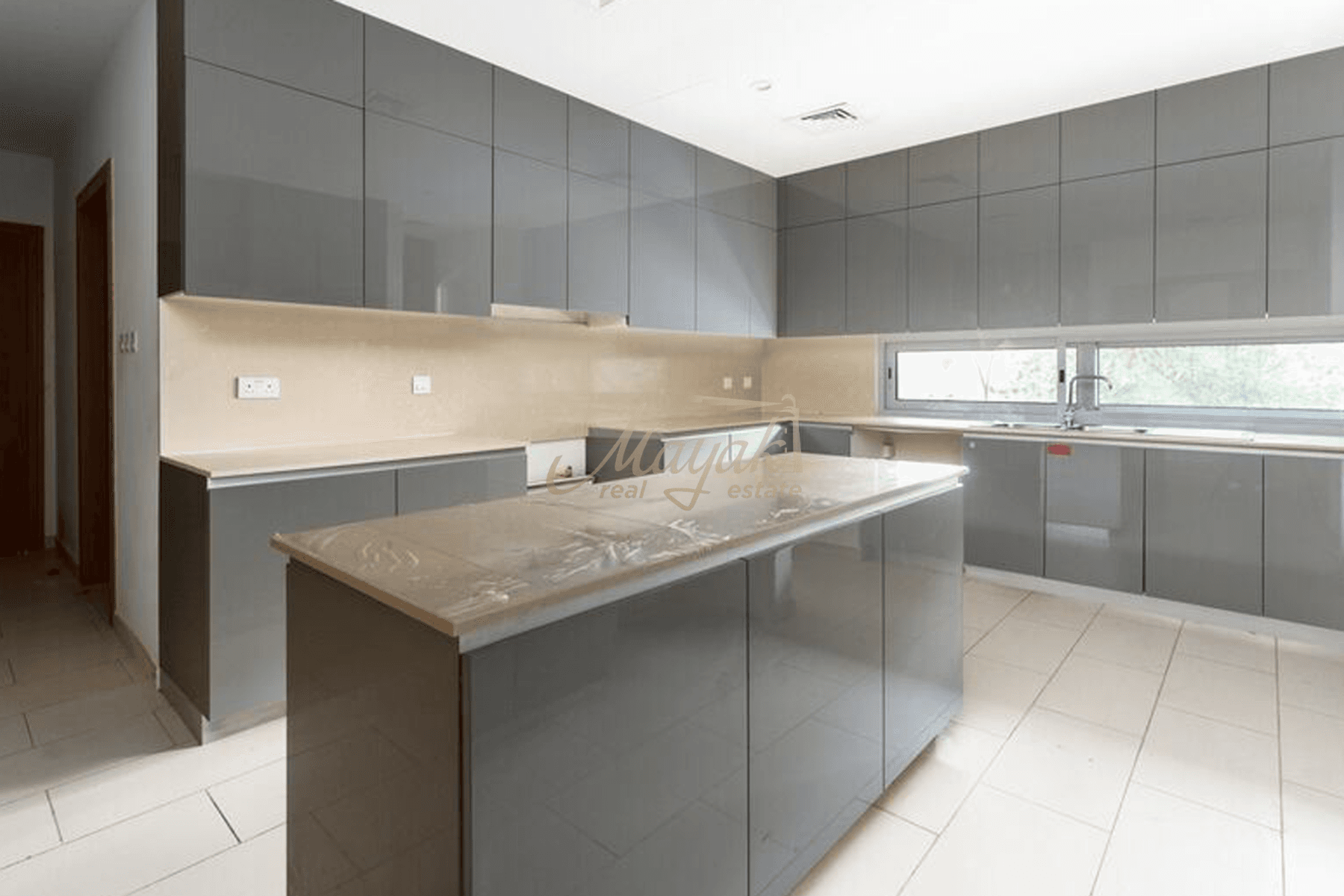 Угловая вилла с 7 спальнями, расположенная в одном ряду | Частный бассейн | Вид на парк и зеленую зону