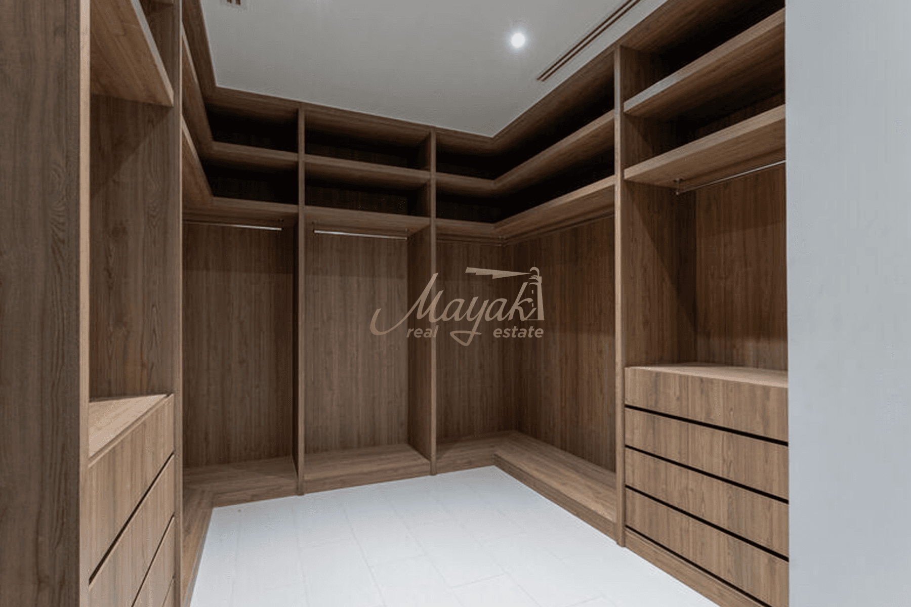 Угловая вилла с 7 спальнями, расположенная в одном ряду | Частный бассейн | Вид на парк и зеленую зону