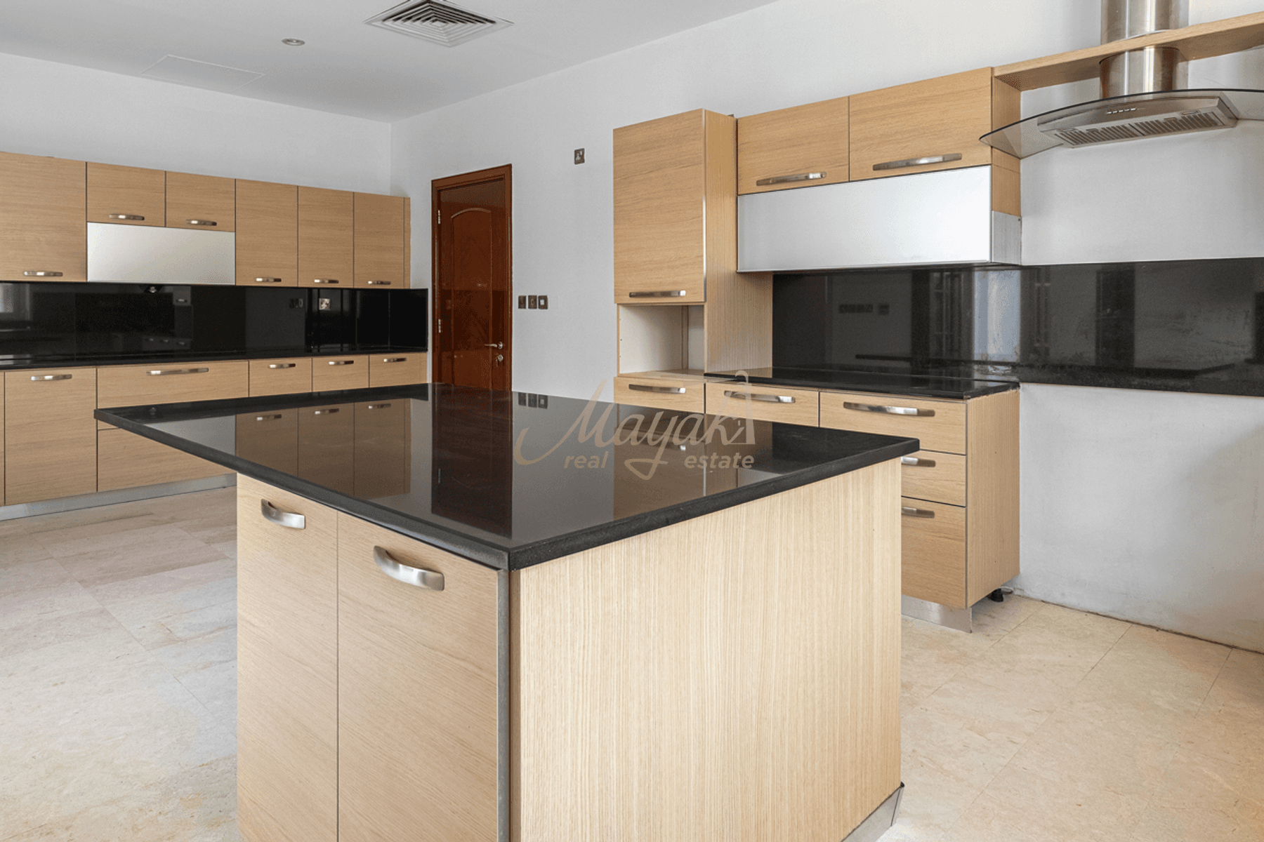 Угловая вилла с 6 спальнями | Вид на озеро | Свободна | Эмирейтс Хиллз (Сектор E)