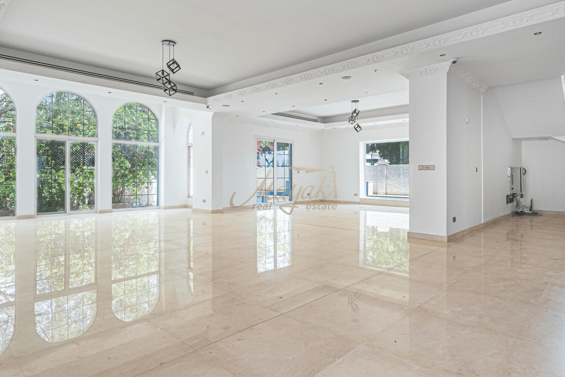 Угловая вилла с 6 спальнями | Вид на озеро | Свободна | Эмирейтс Хиллз (Сектор E)