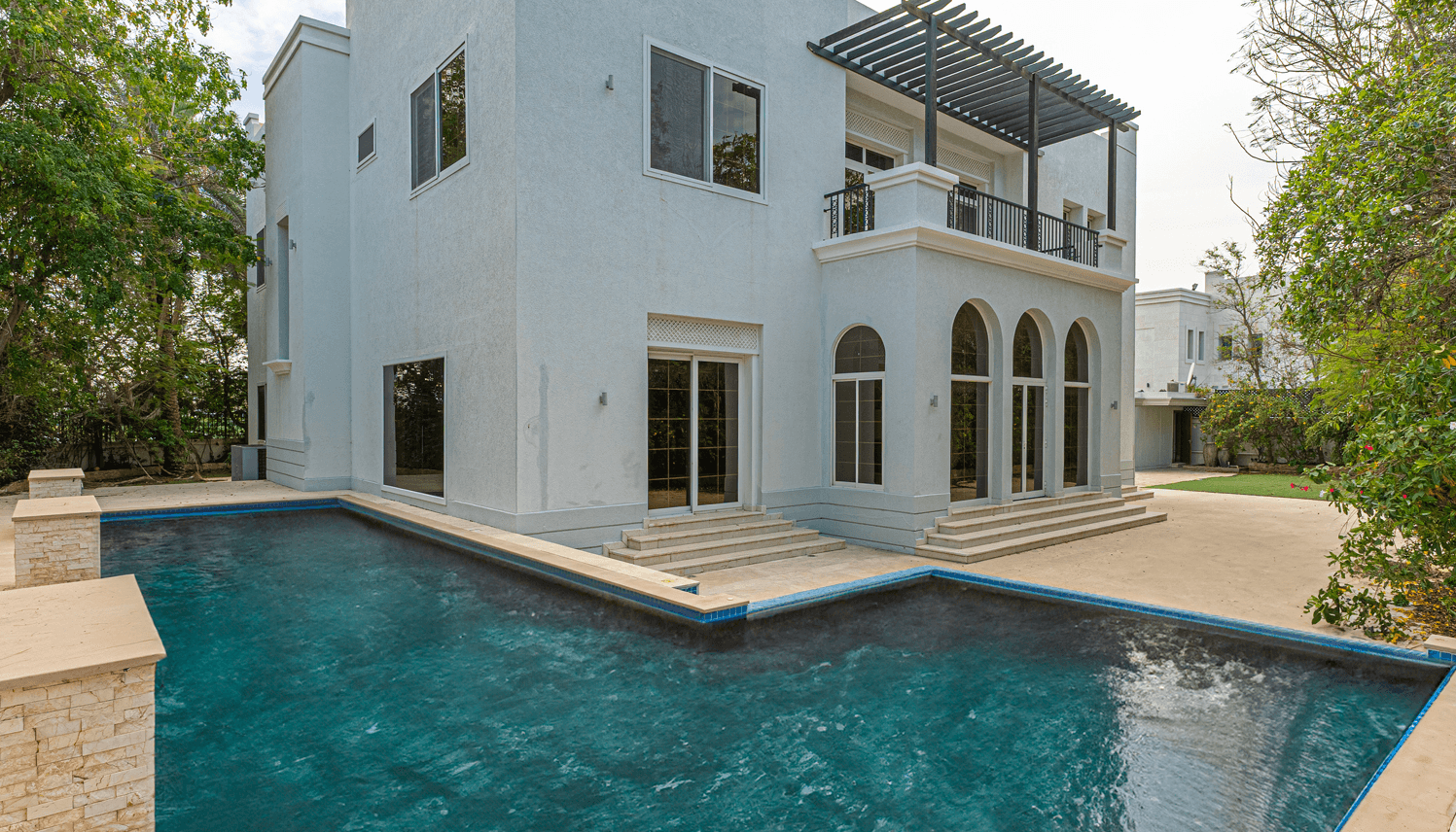 Угловая вилла с 6 спальнями | Вид на озеро | Свободна | Эмирейтс Хиллз (Сектор E)