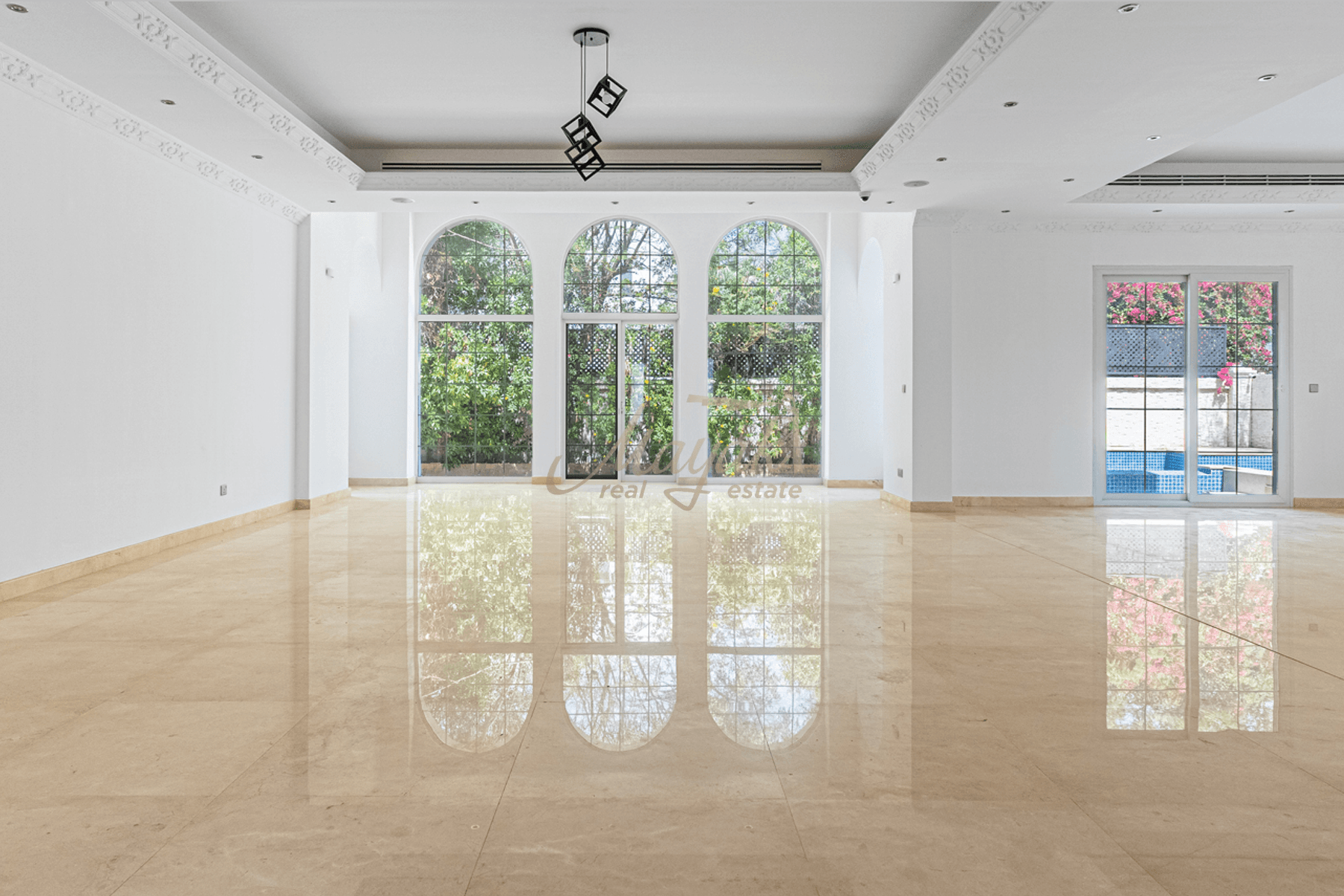 Угловая вилла с 6 спальнями | Вид на озеро | Свободна | Эмирейтс Хиллз (Сектор E)