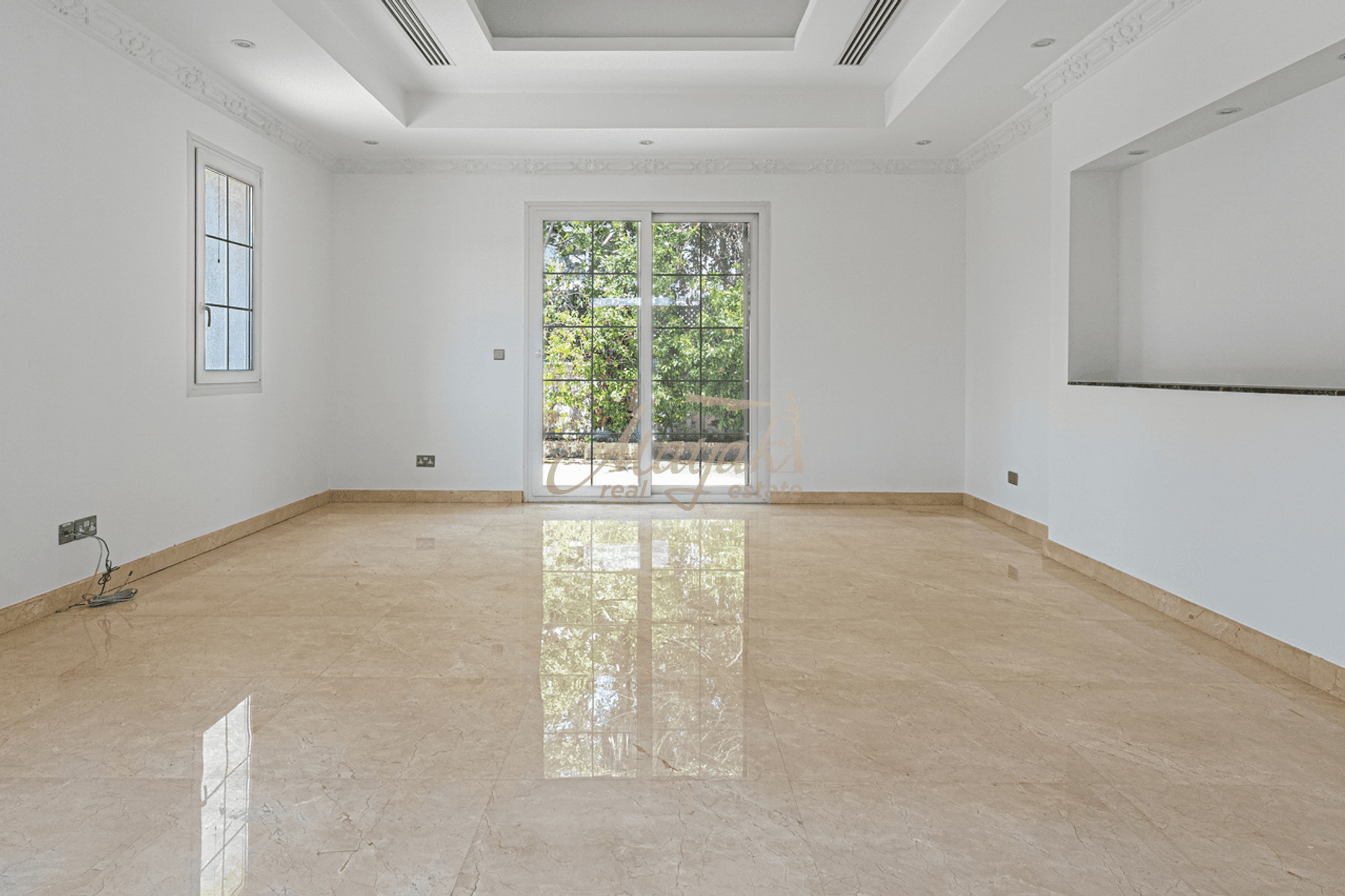 Угловая вилла с 6 спальнями | Вид на озеро | Свободна | Эмирейтс Хиллз (Сектор E)