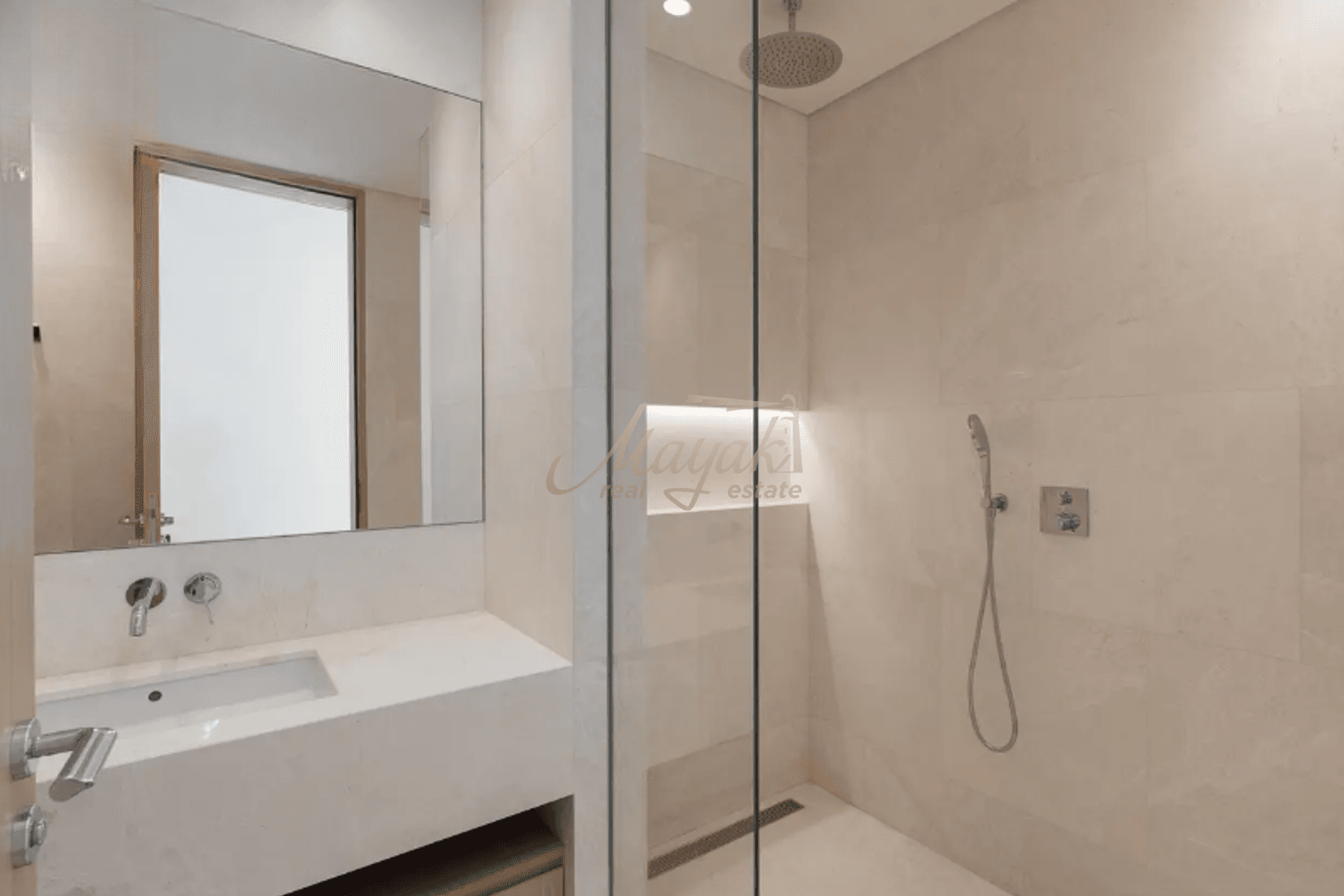 Элегантный дом с 4 спальнями на берегу канала в жилом комплексе Eden House The Canal.