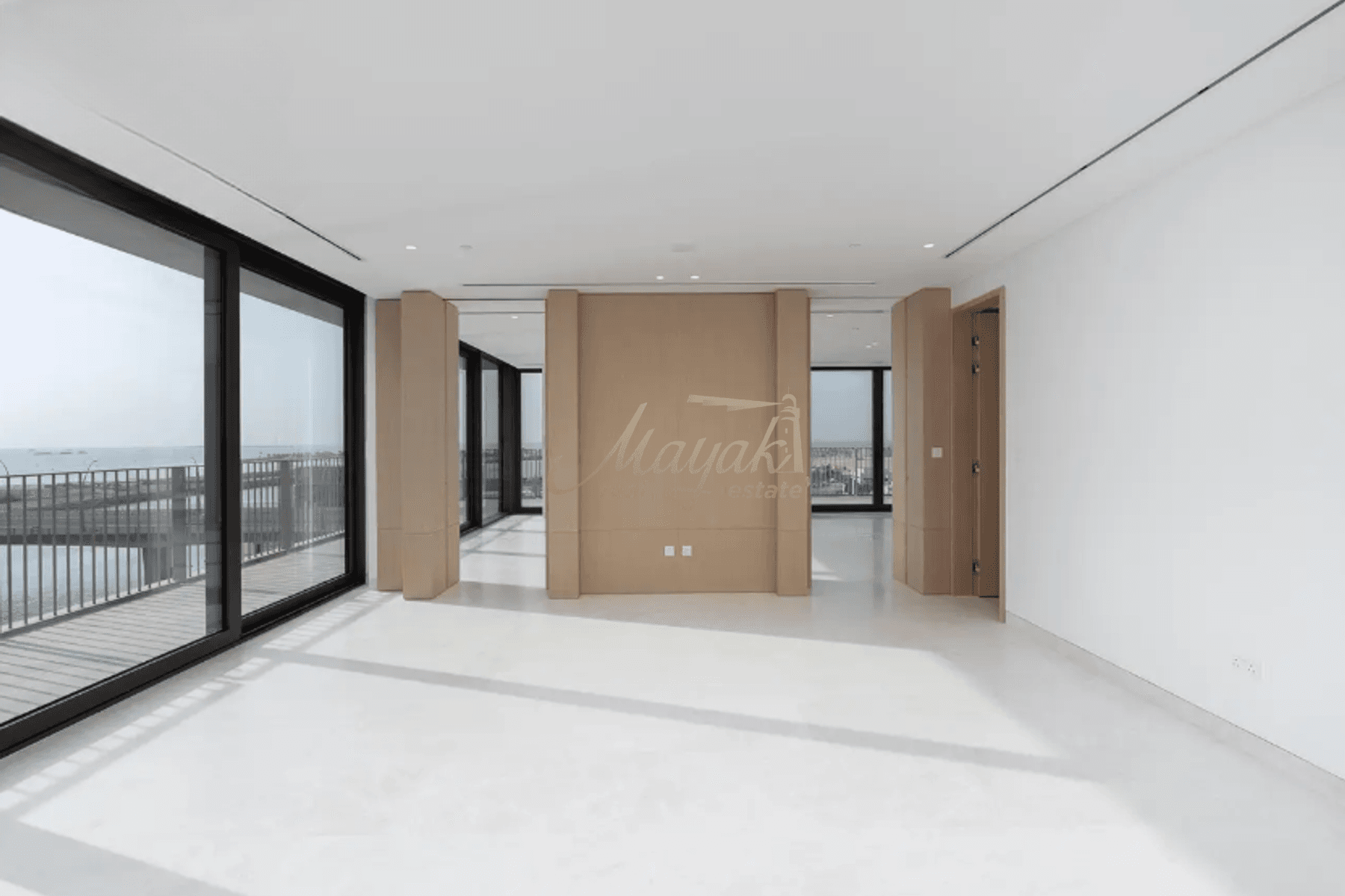 Элегантный дом с 4 спальнями на берегу канала в жилом комплексе Eden House The Canal.