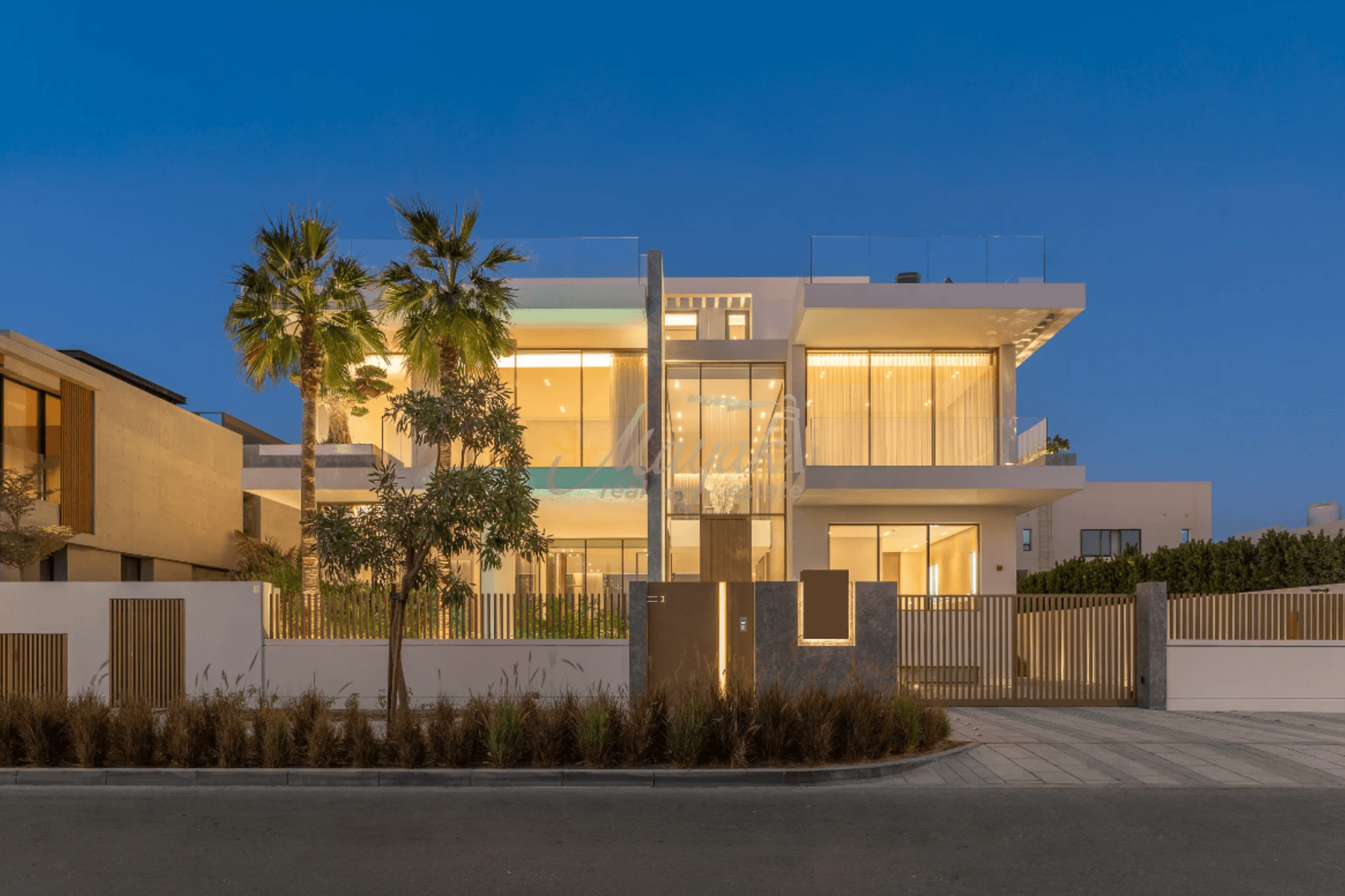 Ultra-Luxury 6-BR Beachfront Villa | La Mer South